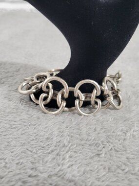 Dery Jewelry Silver Tone Link Bracelet Handcrafted Designer Hook Clasp 10" B18E